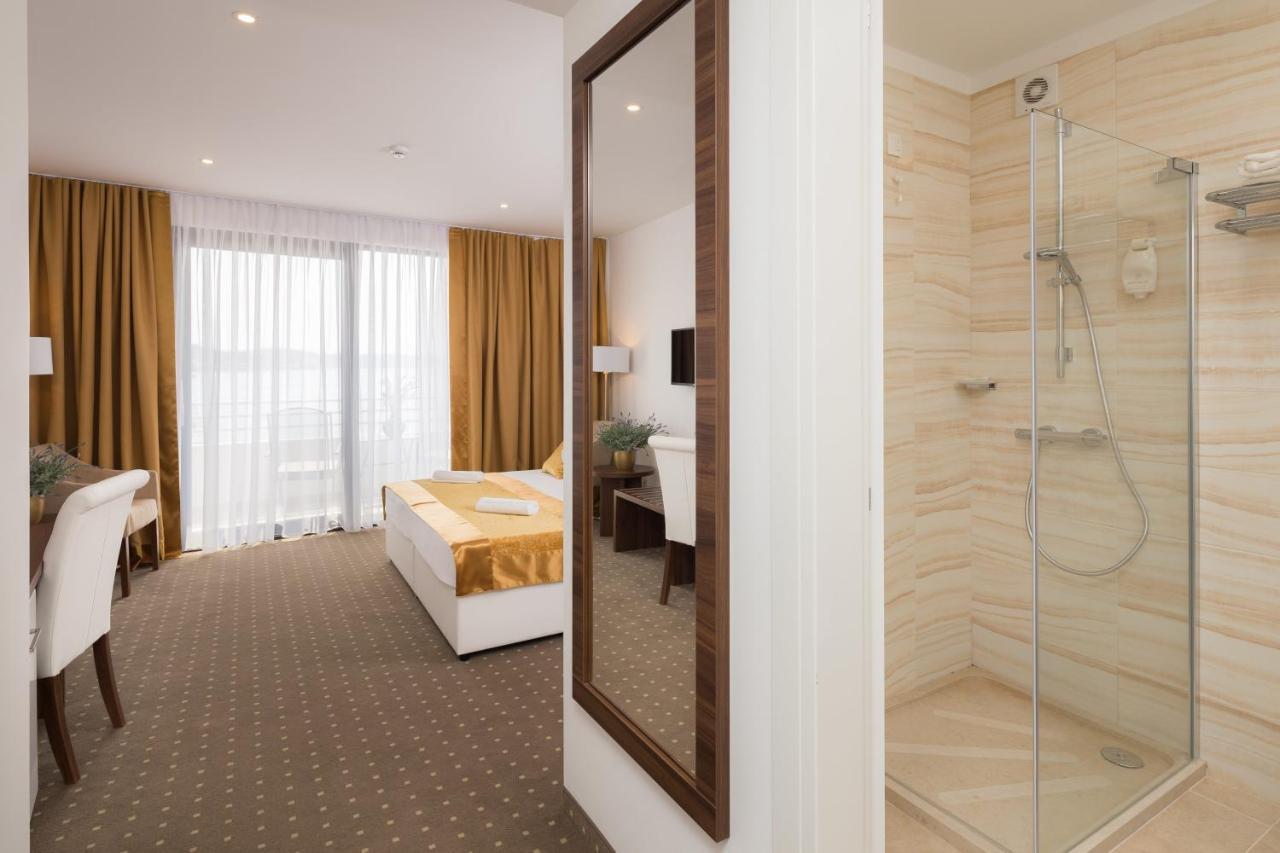 Hotel Perla Rogoznica  Ngoại thất bức ảnh